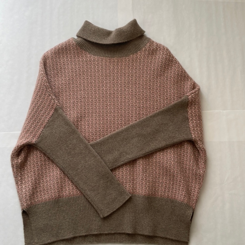 Khan Bogd cashmere sweater